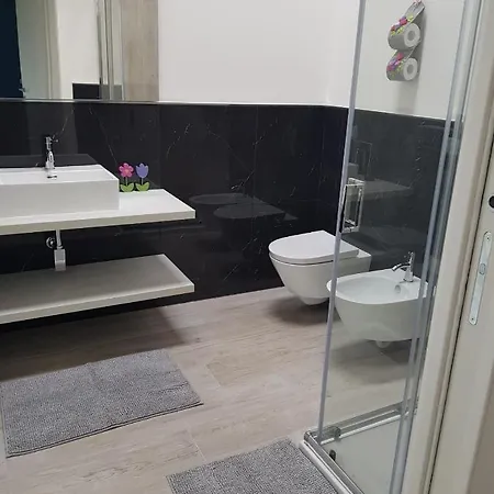 Lake View Apartment *